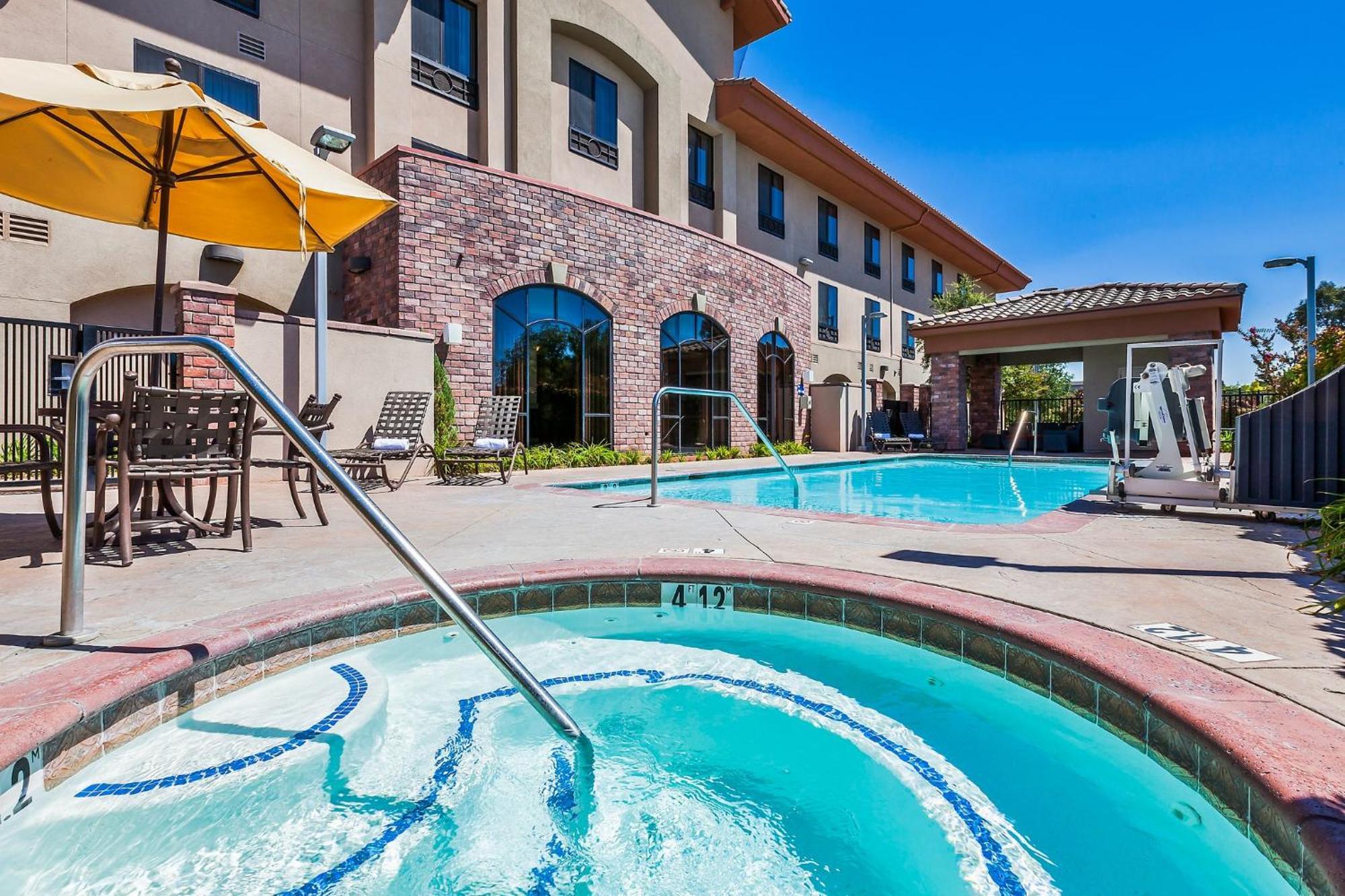 Holiday Inn Express Hotel & Suites Atascadero By Ihg Bagian luar foto